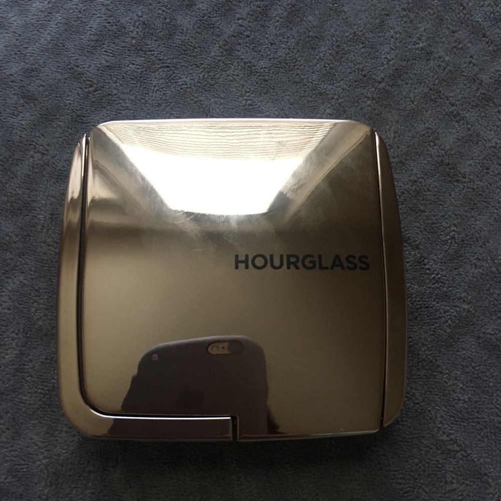 Hourglass Ambient Bronzer in Radiant Bronze Light
